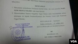 Petikan surat keputusan dari Ketua PN Sleman DIY yang menyatakan pengajuan PK kedua Mary Jane tidak dapat diterima (foto: VOA/Nurhadi).