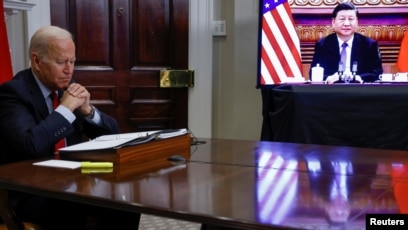 美国总统拜登在华盛顿时间2021年11月15日与中国国家主席习近平以视讯方式举行峰会（路透社）