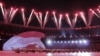 Kembang api menghiasi langit saat para peserta tampil pada upacara pembukaan Asian Para Games 2018 di stadion utama Gelora Bung Karno di Jakarta, sebagai ilustrasi. ASEAN Para Games 2022 resmi dibuka Sabtu (30/7) malam. (Foto: AFP/Arief Bagus)