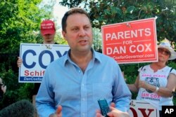 Dan Cox, memberikan keterangan kepada wartawan, di Annapolis, Md., 30 Juni 2022. (AP/Brian Witte)