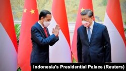 中国领导人习近平在北京会晤到访的印度尼西亚总统佐科∙维多多。（2022年7月26日）