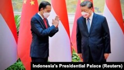 Tổng thống Indonesia (trái) gặp Chủ tịch Trung Quốc ở Bắc Kinh hôm 26/7/2022.