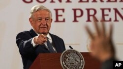 Presiden Meksiko, Andrés Manuel López Obrador memberikan konferensi pers kepada wartawan di Istana Presiden di Mexico City (foto: dok). 