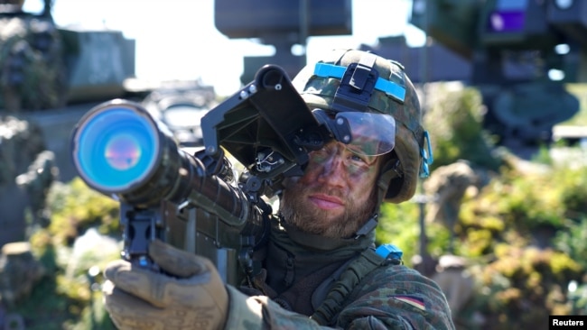 Stinger в руках солдата НАТО на учениях в Литве. Май 2022 года. Фото Reuters