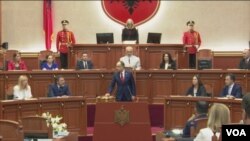 Presidenti i ri Bajram Begaj, bën betimin në parlament