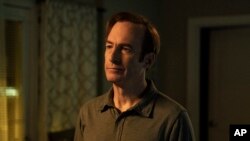 En esta imagen difundida por AMC, Bob Odenkirk en una escena de "Better Call Saul". (Greg Lewis/AMC vía AP)