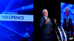 El exvicepresidente Mike Pence habla en la Conferencia Nacional de Estudiantes Conservadores de la Fundación Young America, el martes 26 de julio de 2022, en Washington. (Foto AP/Patrick Semansky)