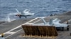 美國海軍公佈的這張拍攝於南中國海的照片顯示，F/A-18F超級大黃蜂戰鬥機在“里根號”航母上起飛。(2022年7月13日)
