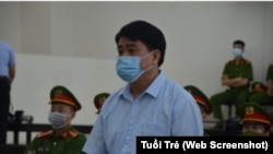 Cựu Chủ tịch Thành phố Hà Nội Nguyễn Đức Chung tại phiên tòa hôm 11/7 ở Hà Nội.