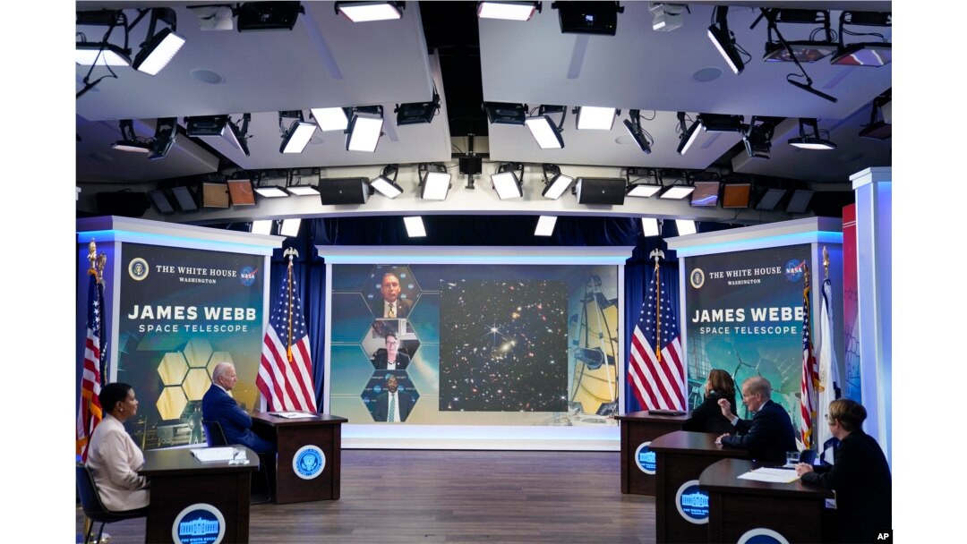 Predsjednik Joe Biden govori tokom brifinga NASA-inih zvaničnika o prvim slikama sa svemirskog teleskopa Webb, slikama najveće rezolucije svemira ikada snimljenih, u dvorani South Court Auditorium u kompleksu Bijele kuće, 11. juli 2022.
