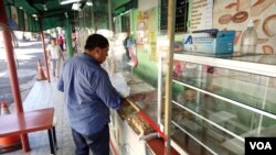 Salvadoreños se resienten por alzas en precios de alimentos como el pan, hecho a base de harina de trigo. [Foto: Karla Arévalo/VOA]