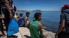 ARCHIVES - Des migrants sur le rivage après avoir tenté de franchir la frontière entre le Maroc et l'enclave espagnole de Ceuta, le 19 mai 2021 à Fnideq.