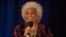 Foto Achiv: Aktris Nichelle Nichols pale pandan yon konvansyon Star Trek nan vil Rosemont, Illinwa, Dimanch 8 Jyen 2014. 