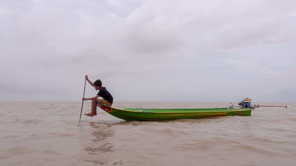 Fishers Leave Crisis-Hit Tonle Sap Lake in Search of Livelihoods Ashore - Vimarsana News