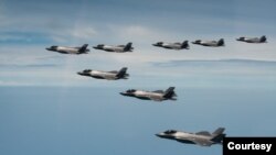 미국과 한국 공군 F-35A 스텔스 전투기들이 한반도 상공에서 연합비행훈련을 진행하고 있다. (한국 국방부 제공)