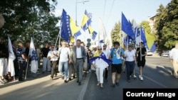 Bakir Izetbegović sa stranačkim kolegama na protestu ispred zgrade OHR-a. (Foto: Facebook stranica Bakir Izetbegović)