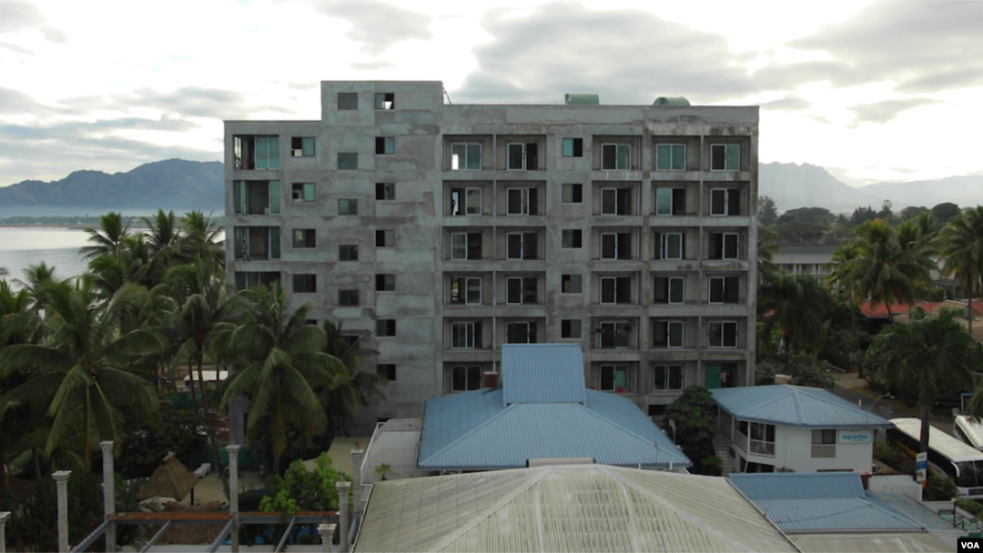 中國人在斐濟楠迪正在興建中的酒店(美國之音記者久島拍攝)