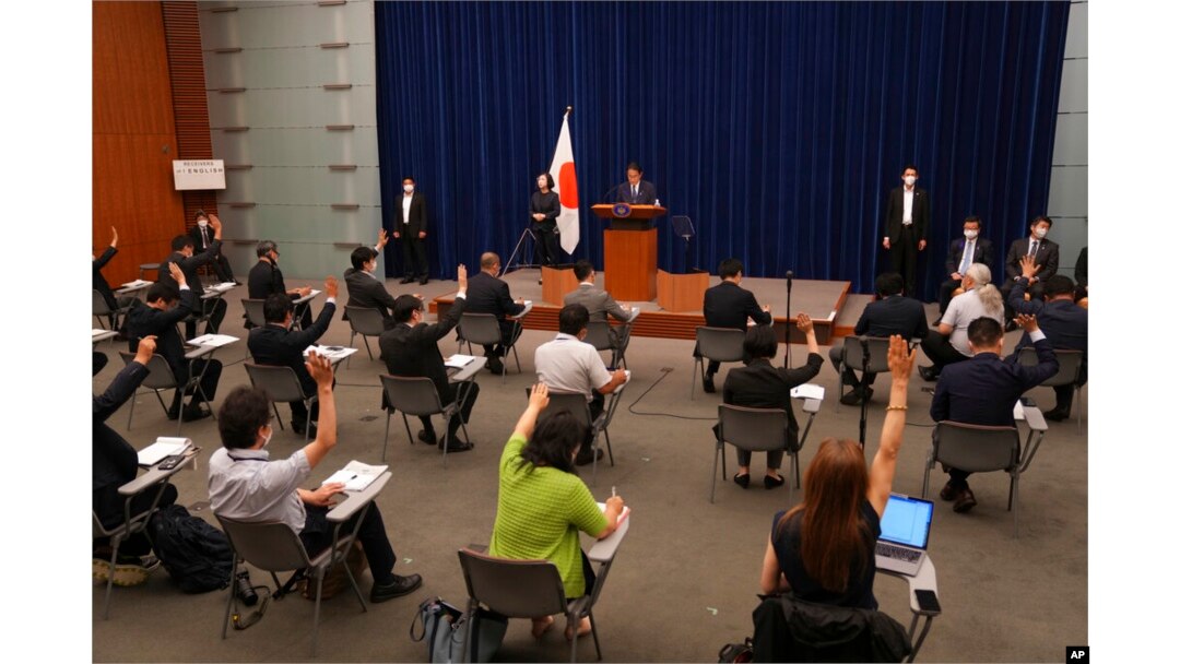 Perdana Menteri Jepang Fumio Kishida, tengah, menyampaikan pidato di kediaman resminya di Tokyo, 14 Juli 2022. (Foto: via AP)