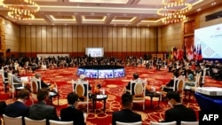 在柬埔寨首都金边出席第29届东盟地区论坛的官员（2022年8月5日）。