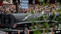  Голем број луѓе се собраа да се збогуваат од поранешниот премиер, кој денес беше погребан во Токио 
