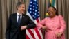 La ministre sud-africaine des Affaires étrangères Naledi Pandor (D) et le secrétaire d'État américainAntony Blinken (G) lors d'une réunion d'ouverture du dialogue stratégique à Pretoria, Afrique du Sud, le 8 août 2022. (Photo Andrew Harnik / AFP)