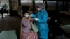 Bolivia impulsará vacunación en colegios ante rebrote COVID-19
