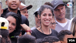 En su barrio, esta venezolana apoya a jóvenes expuestos a la violencia. [Nicole Kolster]