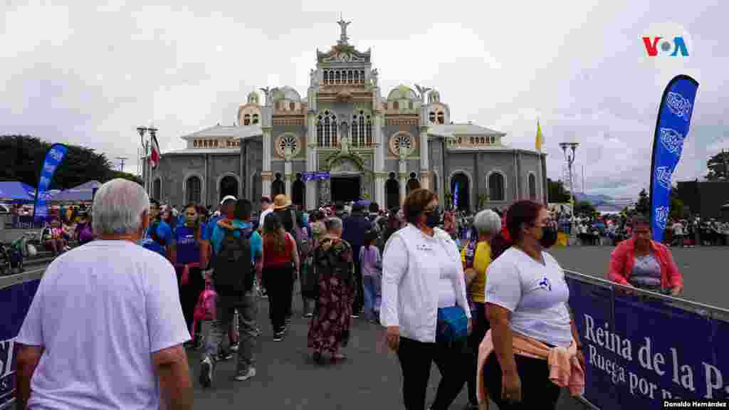 Miles de costarricenses acudieron a la peregrinación este martes 2 de agosto de 2022. Foto Donaldo Hernández, VOA