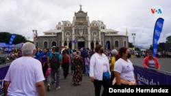 Miles de costarricenses acudieron a la peregrinación este martes. Foto Donaldo Hernández, VOA