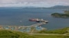 Pemandangan udara menunjukkan sebuah kapal tanker BBM di terminal minyak mentah Kozmino di pantai Teluk Nakhodka dekat kota pelabuhan Nakhodka, Rusia 13 Juni 2022. (Foto: Reuters)