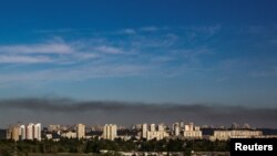 Dim iznad predgrađa Kijeva poslije ruskog raketnog napada, 28. jula 2022. 