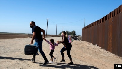 拜登政府批准完成特朗普时期在亚利桑那州尤马附近修建的美墨边界墙