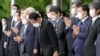 Japonya Başbakanı Fumio Kishida da resmi cenaze törenine katılan isimler arasındaydı.