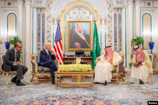 Переговоры короля Саудовской Аравии Салмана бин Абдулазиза с Джо Байденом во дворце аль-Салман в Джидде, Саудовская Аравия, 15 июля 2022 года