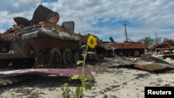 ລາຍການກະຈາຍສຽງຂອງວີໂອເອ ລາວ: ປະ​ທາ​ນາ​ທິ​ບໍ​ດີ​ຢູ​ເຄ​ຣນ ຂະ​ຫຍາຍ​ການ​ສືບ​ສວນ ຢູ່​ໃນ​ອົງ​ການ​ຄຸ້ມ​ຄອງ​ຄວາມ​ປອດ​ໄພ ຂອງ​ປະ​ເທດ