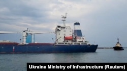 Вантажний корабель Razoni відоходить з порту Одеси, 1 серпня 2022 року. Фото: Олександр Курбаков/ Міністерство інстраструктури України vis Reuters