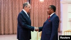 Republic of Congo's President Denis Sassou Nguesso and Russia's Foreign Minister Sergey Lavrov meet in Oyo, Republic of Congo, July 25, 2022. (Russian Foreign Ministry/Handout via Reuters)