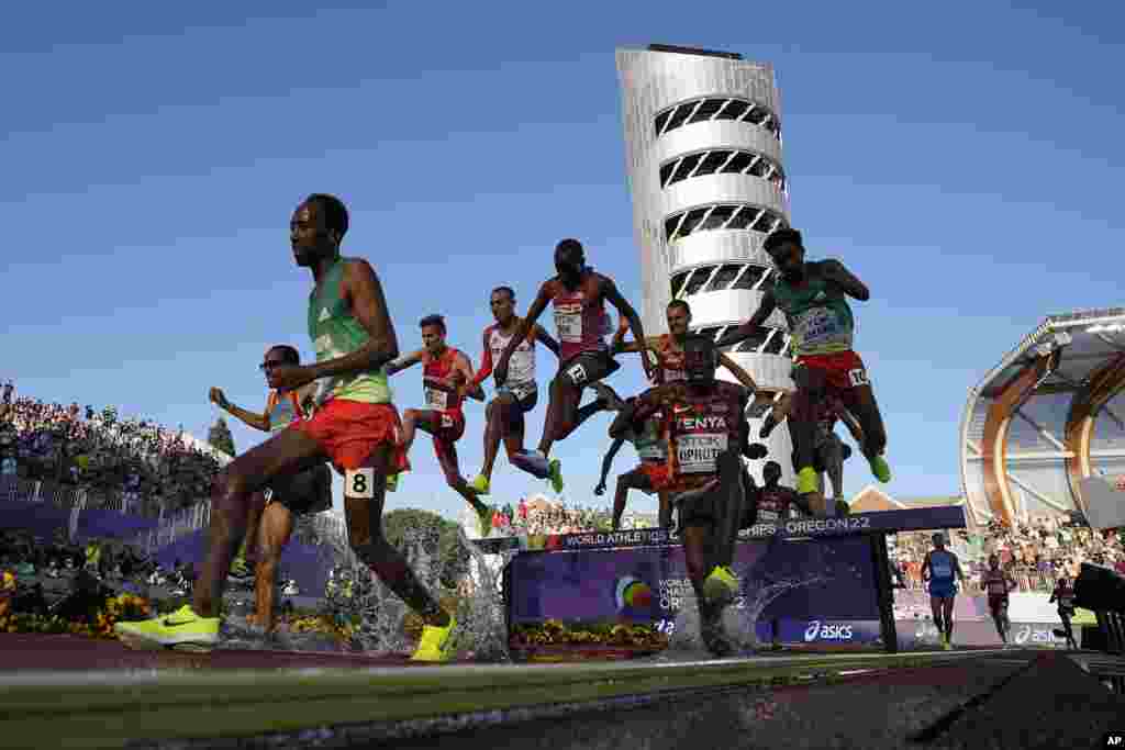 Runners compete during the men&#39;s 3000-meter steeplechase final at the World Athletics Championships, in Eugene, Oregon, U.S.