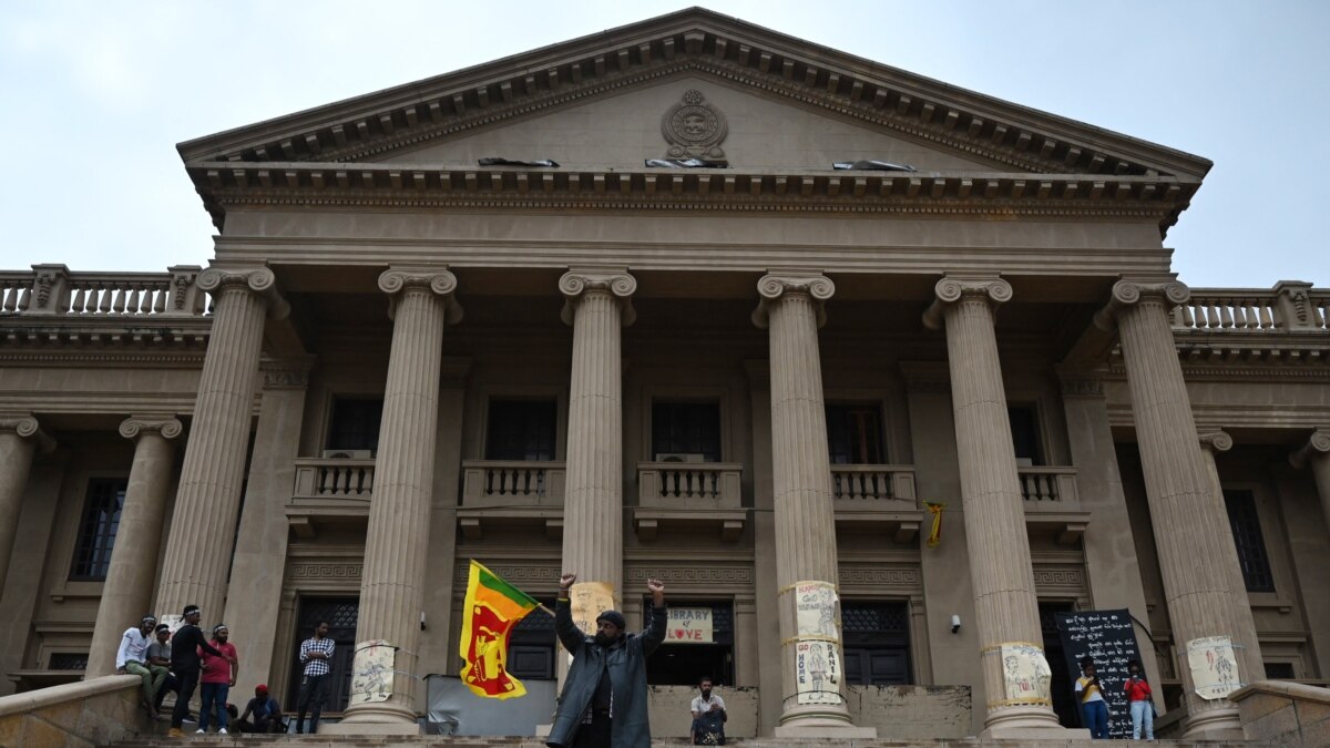 Sri Lanka Police Arrest Man for Allegedly Stealing President's Flags - Vimarsana News