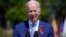 Foto Achiv: Prezidan Joe Biden pale sou gazon Sid Lamezonblanch la, 11 Jiye 2022 nan Washington. 