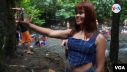 Jaqueling Libeth Florez Ruiz es una Youtuber nicaragüense que vive hace 14 años en Costa Rica. [Foto: Houston Castillo, VOA]