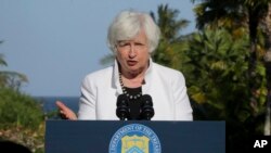 Menteri Keuangan AS Janet Yellen dalam konferensi pers di Nusa Dua, Bali, Kamis, 14 Juli 2022. Yellen dan pejabat tinggi keuangan dari Kelompok 20 negara kaya dan industri berkumpul di pulau Bali untuk pertemuan G20 yang akan dimulai Jumat, 15 Juli 2022. (AP/Firdia Lisnawati)