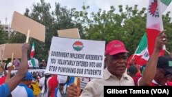 Les manifestants réclament le respect des accords volontairement signés par les autorités fédérales, Abuja, le 27 juillet 2022. 