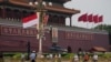 Bendera nasional Indonesia dan China dikibarkan bersama di dekat potret Mao Zedong di Gerbang Tiananmen, Beijing, Senin, 25 Juli 2022. (AP/Ng Han Guan)