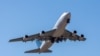 Una vista del avión Boeing 747 registrado con el número YV3531 de la aerolínea venezolana Emtrasur Cargo despegando en el aeropuerto internacional de Córdoba, Ambrosio Taravella, en Córdoba, Argentina, el 6 de junio de 2022. 