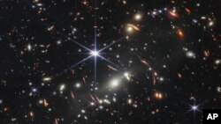 Ova slika koju je NASA dostavila u ponedjeljak, 11. jula 2022., prikazuje jato galaksija SMACS 0723, snimljeno svemirskim teleskopom James Webb.