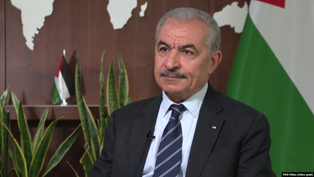 PM Palestina Mohammad Shtayyeh saat diwawancarai Kepala Biro Gedung Putih VOA, Patsy Widakuswara.
