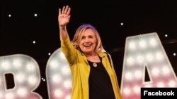 Hillary Clinton meramaikan BroadwayCon2022 di New York. (📸: Michaelah Reynolds for Theatrely/Facebook@bwaycon)