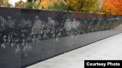미국 워싱턴에 위치한 한국전쟁 참전용사 기념공원 내 ‘추모의 벽’. 