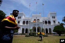 Pemimpin Sri Lanka Melarikan Diri ke Singapura